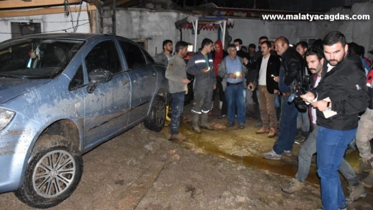 Sarıkamış'ta sel felaketi: 40 ev ile 6 araç hasar gördü