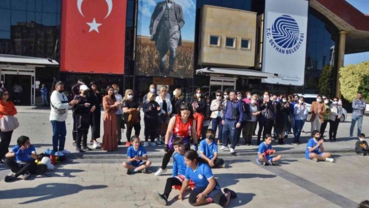 Savunma gösterisiyle 'Başak Cengiz cinayetine' dikkat çektiler