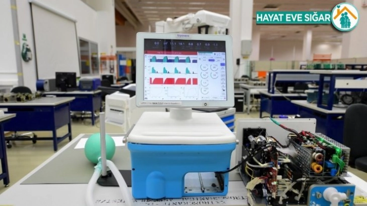 Savunma Sanayii Başkanı Başkanı Demir yerli solunum cihazını inceledi