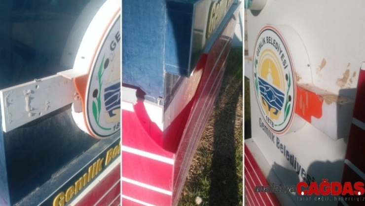 Şehit anıtlarını tahrip ettiler