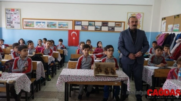 Serabral Palsi hastası öğrenciden öğretmenine anlamlı hediye