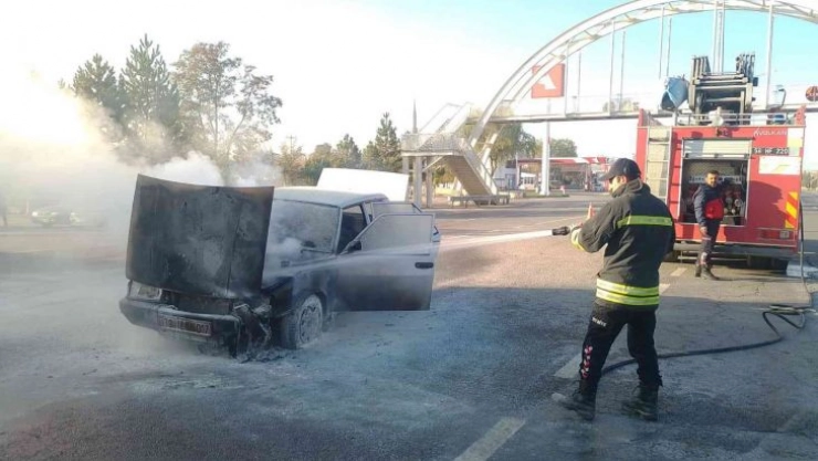 Seyir Halindeki Otomobil Alev Aldı