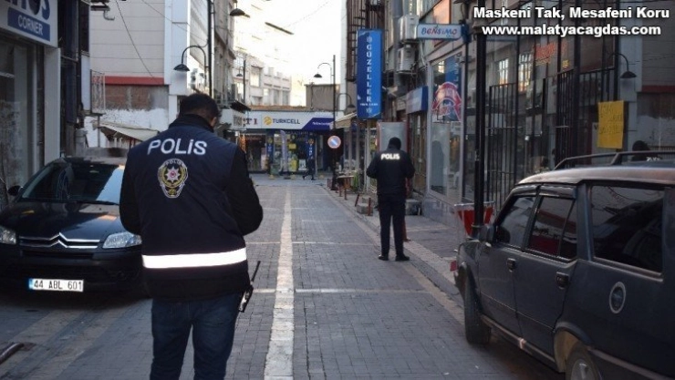 Seyir halindeki otomobilden ateş açıldı 1 yaralı