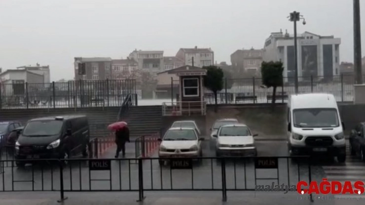 Şiddetli yağış ve fırtına İstanbul'u etkisi altına aldı