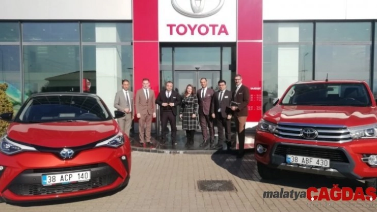 Sıfır araç alacaklar, Toyota Plaza Aksoy'da 31 Mart'a kadar finans kampanyasından faydalanabilecek