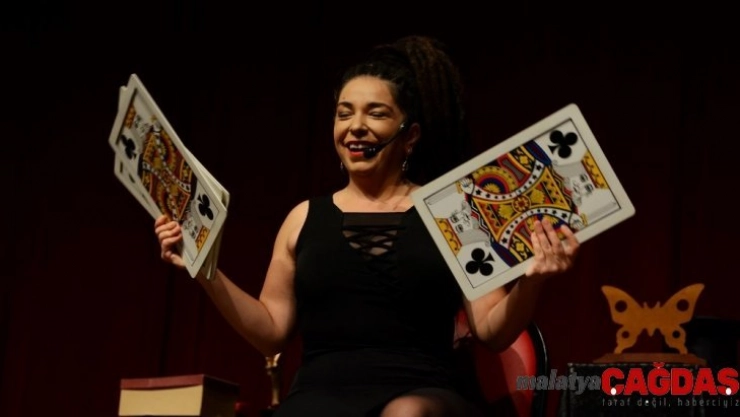 Sihirbaz İlkay Özdemir izleyenleri büyüledi