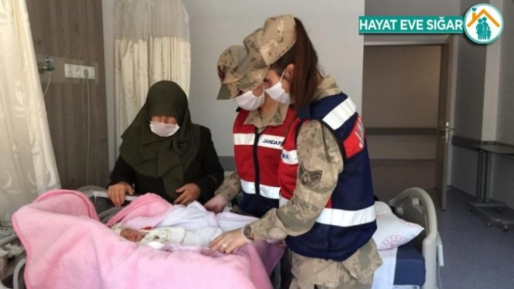 Silah arkadaşlarının baba olma sevincini paylaştılar