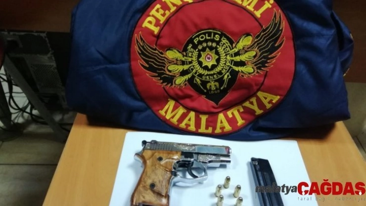 Silah ve uyuşturucu ele geçirildi