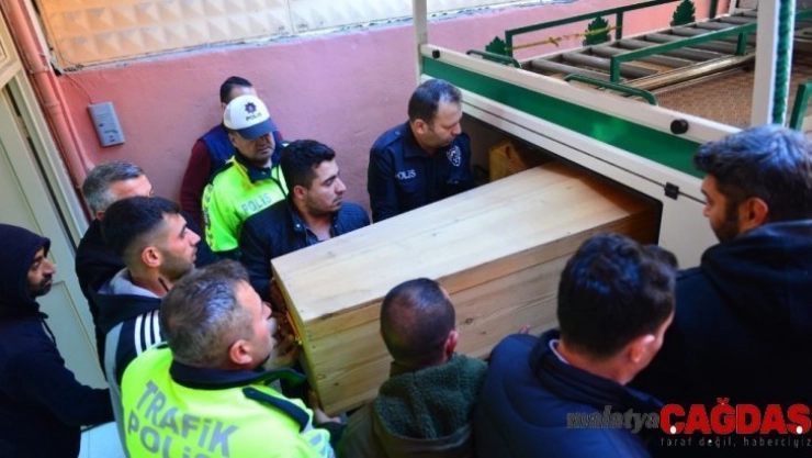 Silahını temizlerken kendini vuran polisin cenazesi alındı