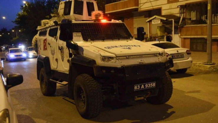 Silahlı çatışmanın ortasında kalan anne ve 2 çocuğu yaralandı