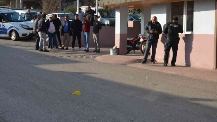 Silahlı kavgada arkadaşını yaraladı