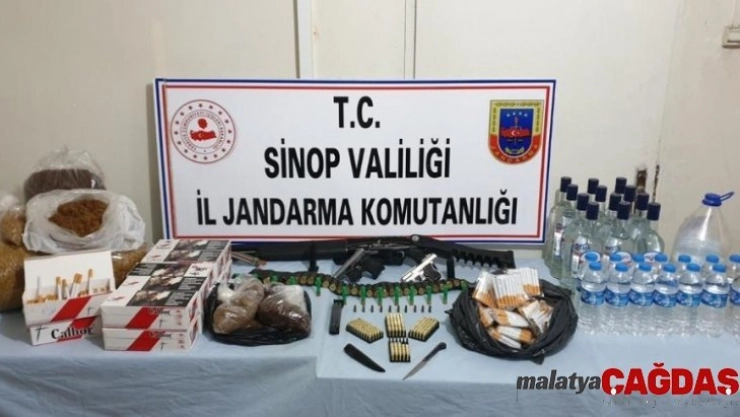 Sinop'ta etil alkol, kaçak tütün ve ruhsatsız silahlar ele geçirildi