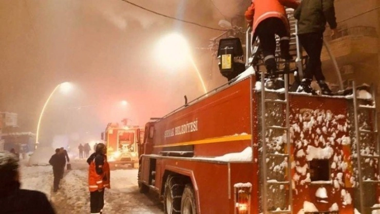 Şırnak'ta yangın, 13 kişi dumandan etkilendi