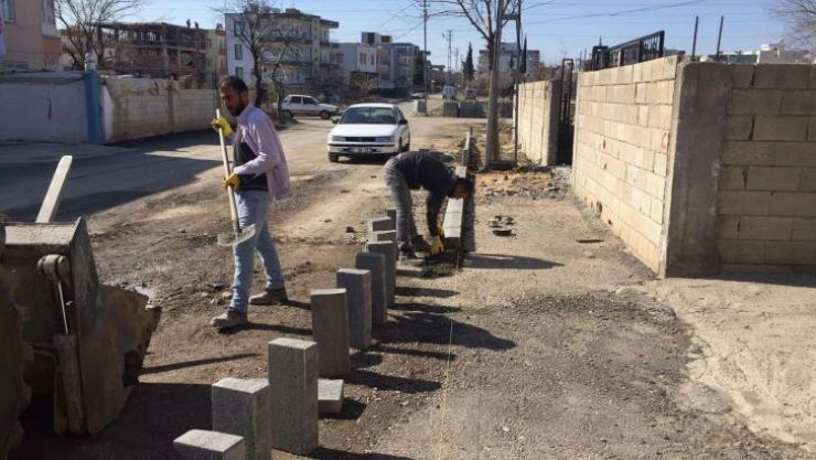 Siteler Mahallesinde kaldırım düzenleme çalışması