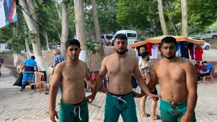 Sivaslı pehlivanlar 4 madalya kazandı