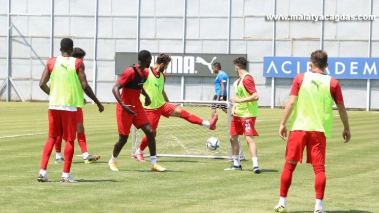 Sivasspor'da Petrocub mesaisi sürüyor