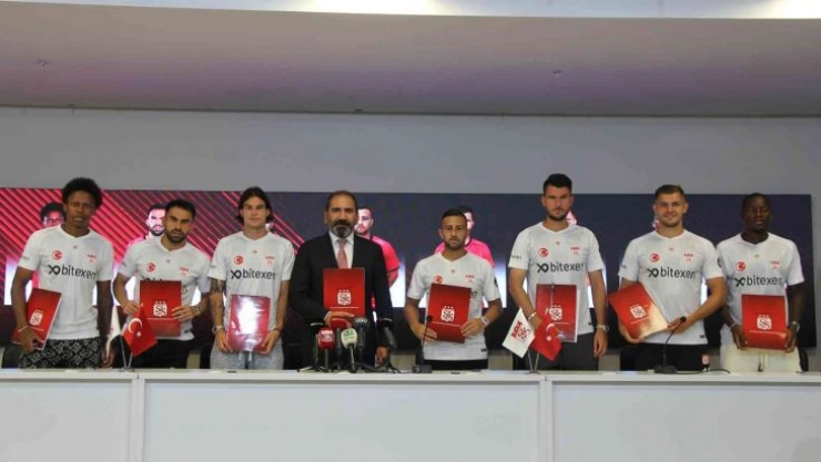 Sivasspor'da toplu imza töreni