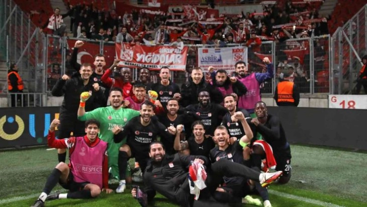 Sivasspor'dan zirve pozu!