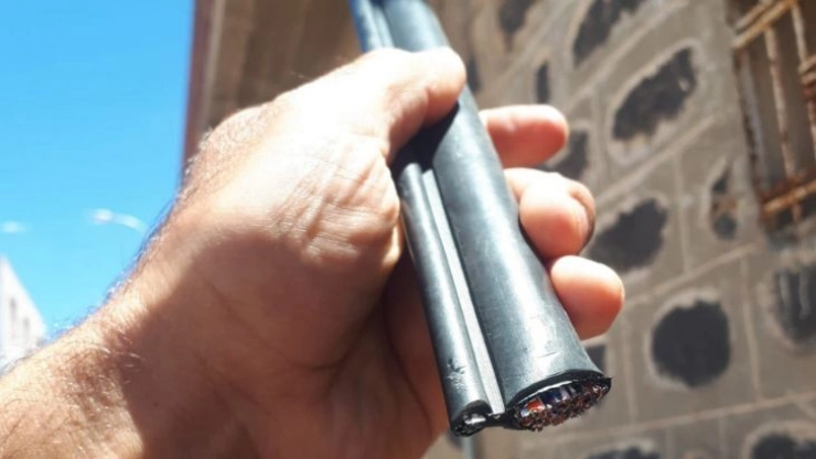 Siverek'te kablo hırsızları mahalle sakinlerini internetsiz bıraktı