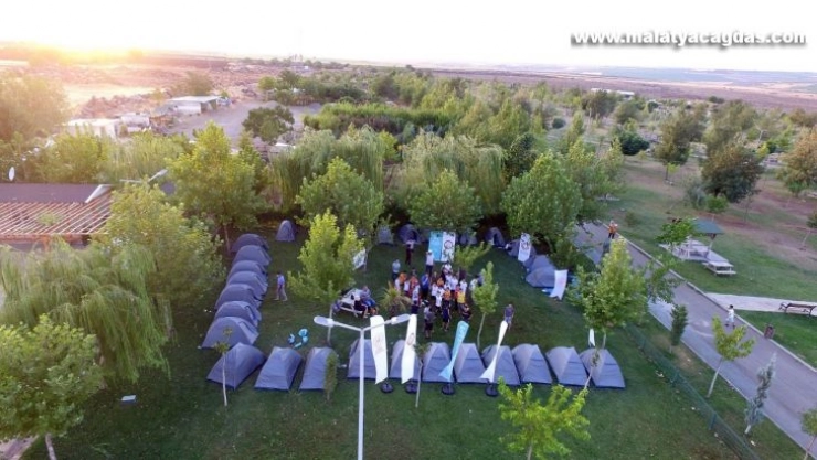 Siverekli gençler kampta doyasıya eğlendi