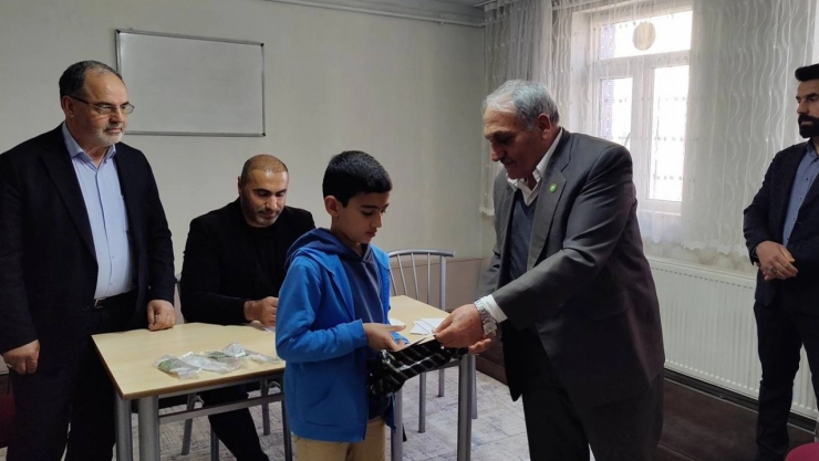 Siyer Yarışması'nda dereceye girenler ödüllendirildi