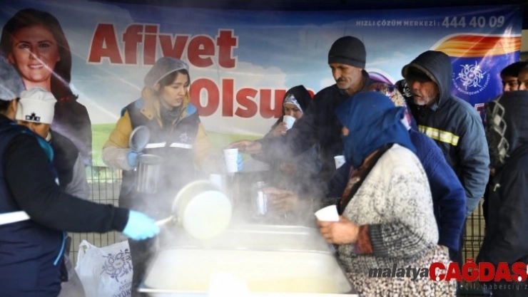 Soğuktan üşüyenler büyükşehrin çorbasıyla ısınıyor