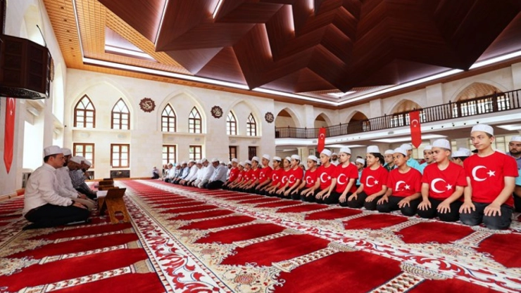 Somuncu Baba Külliyesi'nde Mevlit Programı Düzenlendi