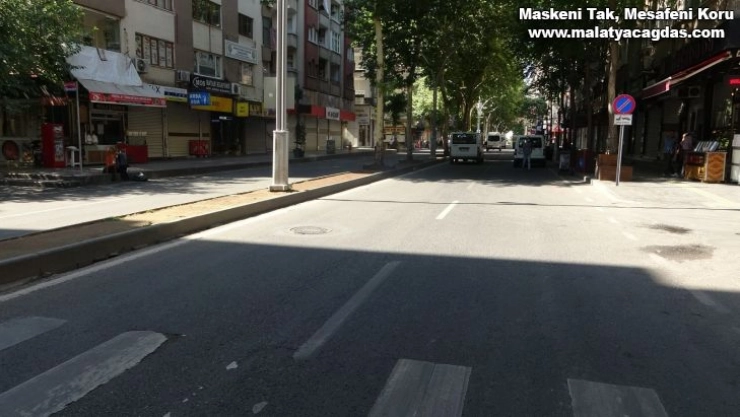 Son kısıtlamaya Diyarbakır uydu, sokaklar boş kaldı