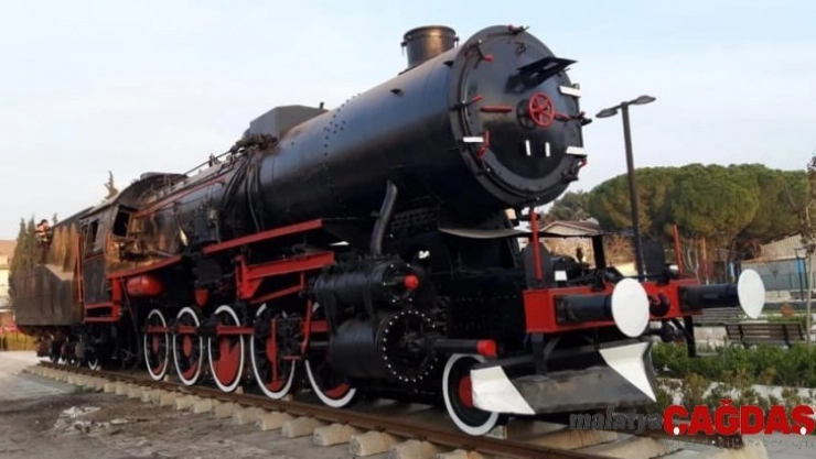 Son lokomotif istasyon meydanına