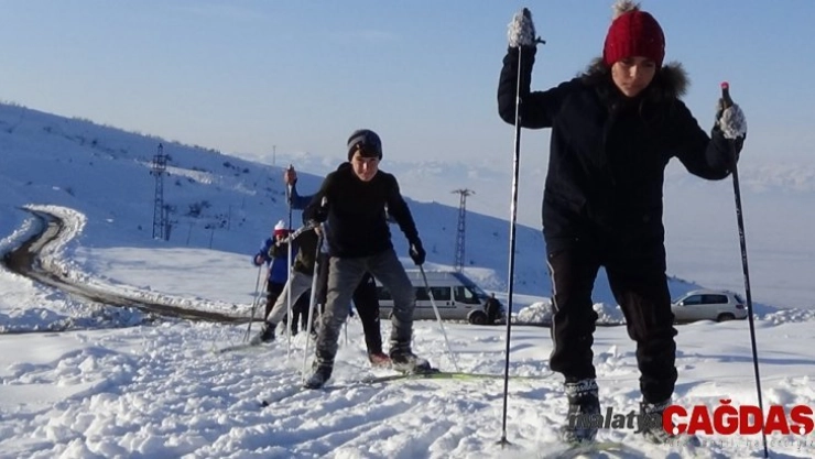 Sporcular, kayaklı koşu şampiyonasına yüksek kesimlerde hazırlanıyor