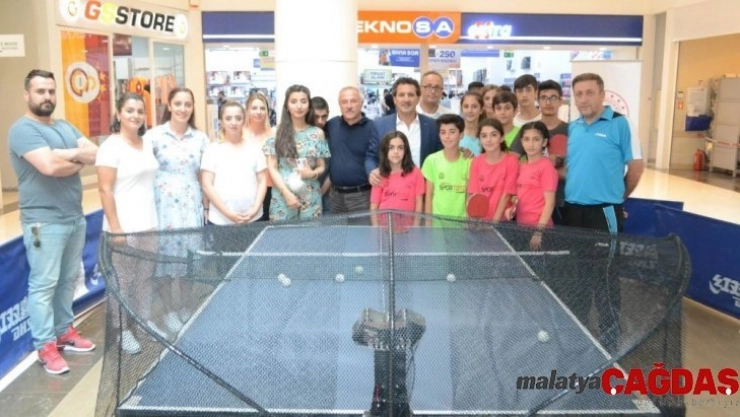 Sporculardan AVM'lerde gösteri