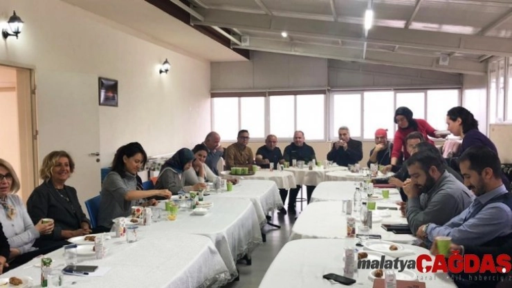 SUBÜ'de 25'inci yılını dolduran personele plaket