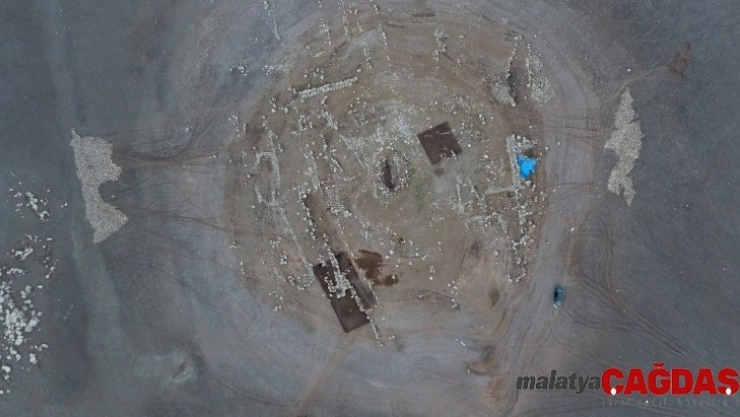 Suların çekilmesiyle ortaya çıkan höyüğün 12 bin yıllık olduğu belirlendi