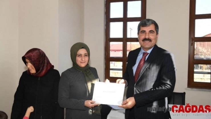 Şule Yüksel Şenler Bilgi Evi ilk mezunlarını verdi