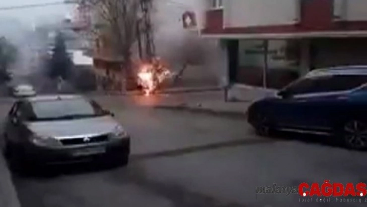 Sultangazi'de elektrik kabloları havai fişek gibi patladı