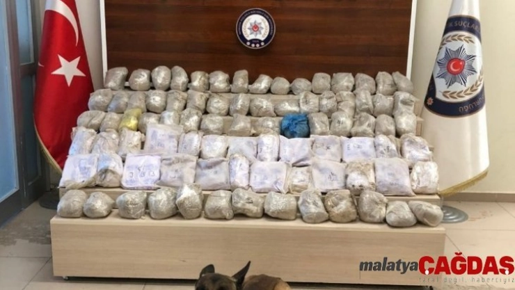 Şüphe üzerine durdurulan araçta çuval çuval eroin ele geçirildi