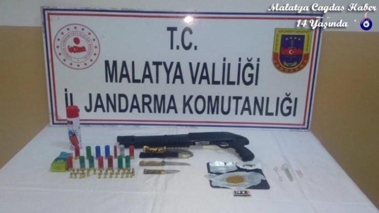 Şüpheli araçta uyuşturucu ve silah ele geçirildi