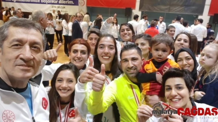 Sur bayan futsal takımı Türkiye 3'üncüsü oldu