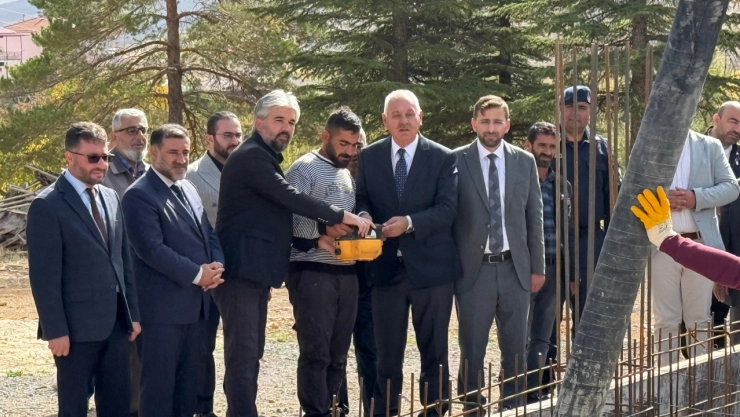 Sürgü Mahallesi'nde Cami Temeli Atıldı