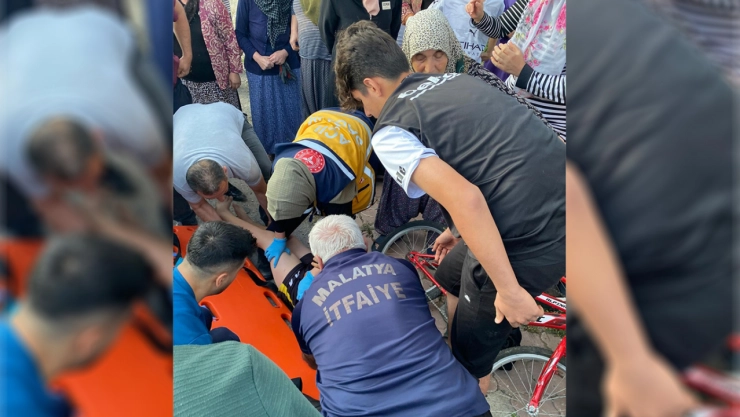 Sürücü Direksiyon Hakimiyetini Kaybetti, Kazada 3 Çocuk Yaralandı