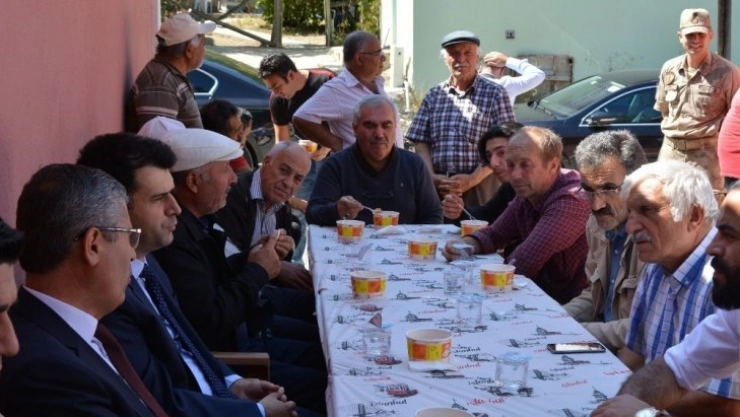 Suşehri'nde aşure dağıtımı