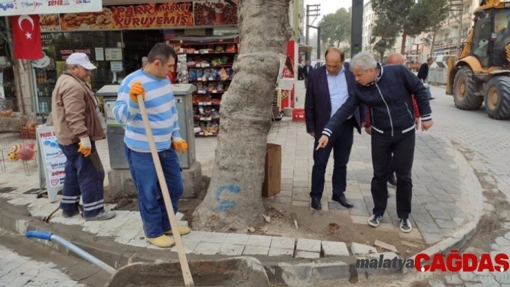 Susurluk'ta bozuk yollara asfalt atılıyor