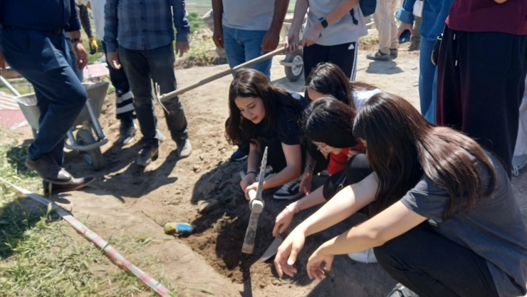Tadım Höyüğü ve Kalesi'nde arkeolojik kazı deneyimi yaşadı