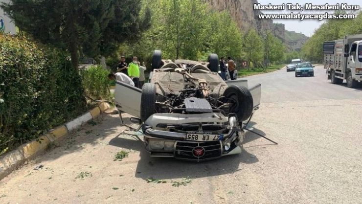 Takla atan otomobilin sürücüsü yaralandı