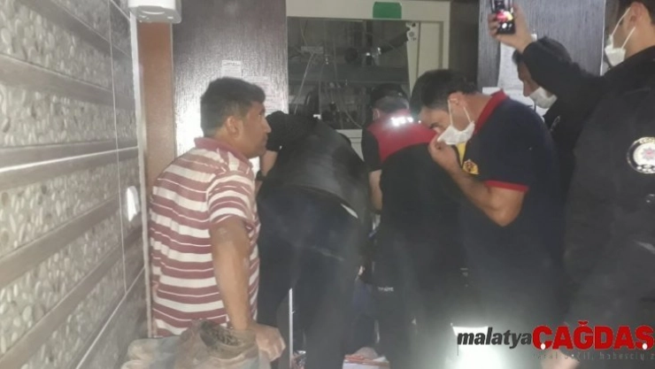 Tamir ettiği asansörün altına kalan teknisyen hayatını kaybetti