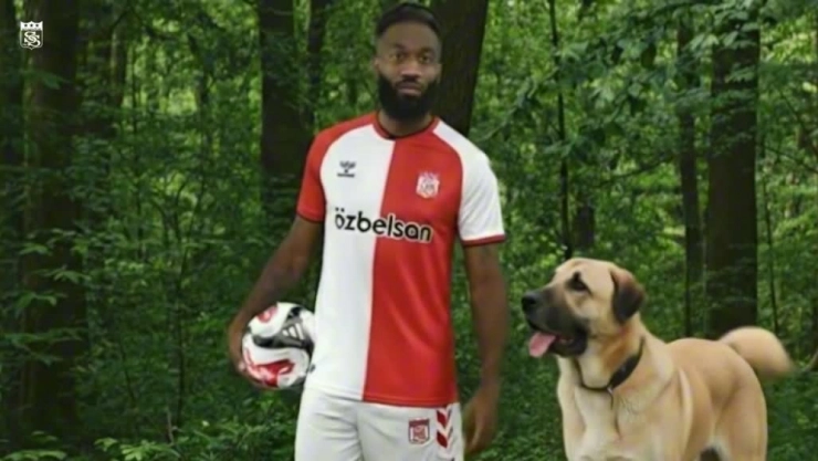 Taraftarın Sevgilisi Aaron Yeniden Sivasspor'da