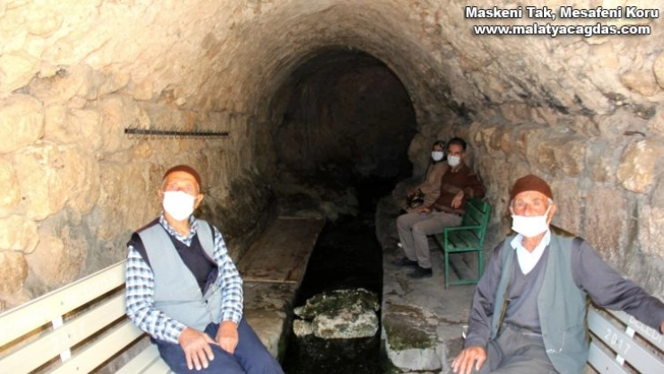 Tarihi caminin altından yüzyıllardır su akıyor