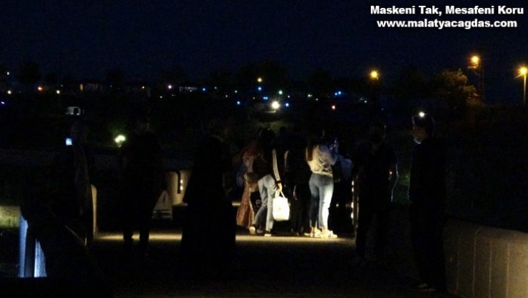 Tarihi Murat Köprüsü'ne 'Süper Ay' akını