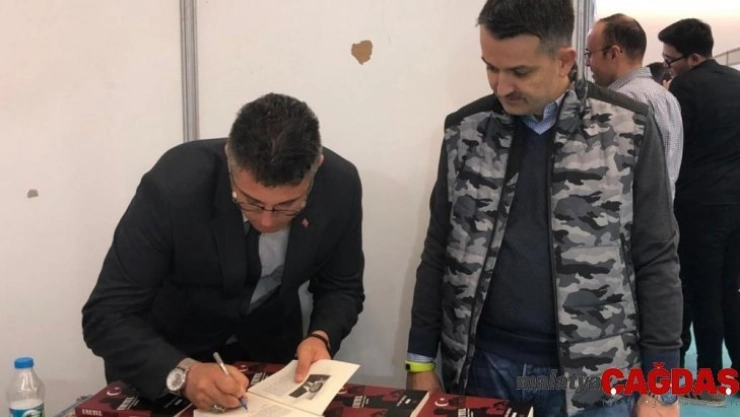 Tarım ve Orman Bakanı Pakdemirli, Ankara Kitap Fuarı'nı ziyaret etti