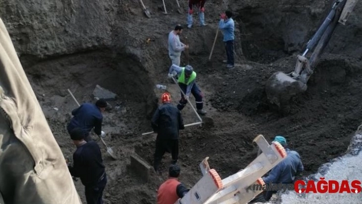 Tarsus'ta tarihi 'torpido' mezar bulundu